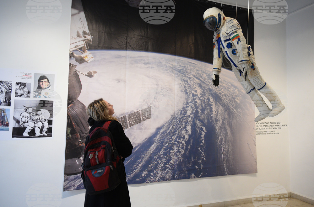 Космическата история и културата, която провокира, показва изложбата „Космодрум“ във Варненската градска галерия