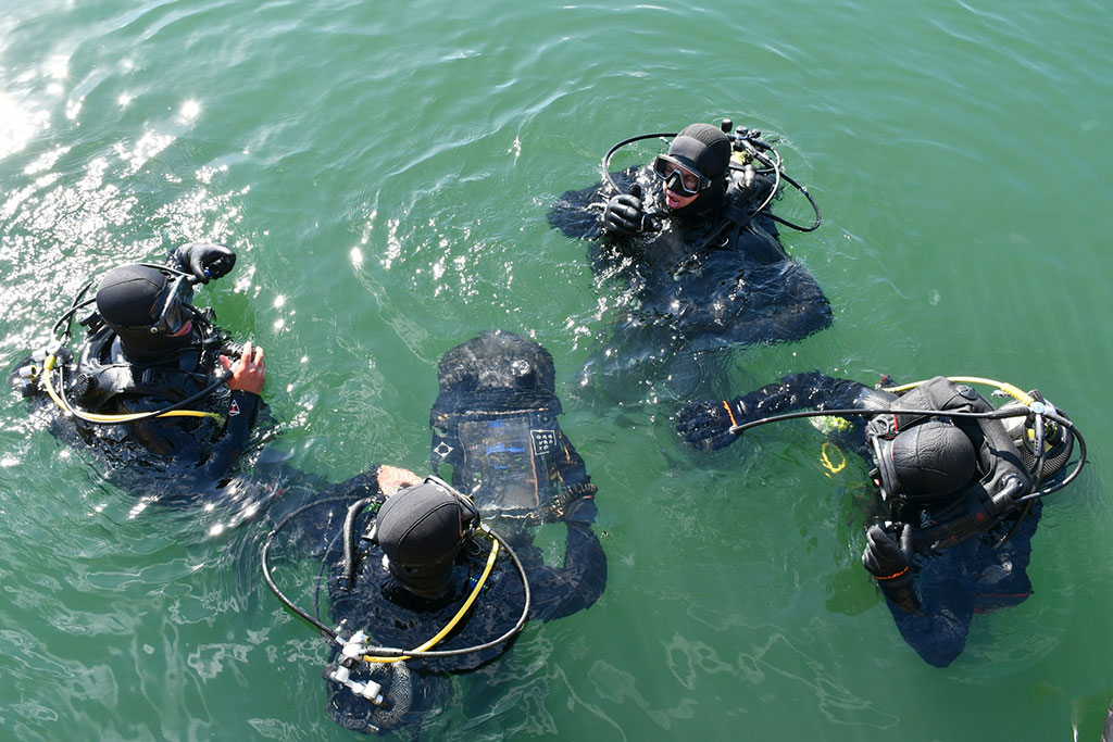 Рекордни водолазни спускания във ВМС – достигат до 100 м. дълбочина в барокамера
