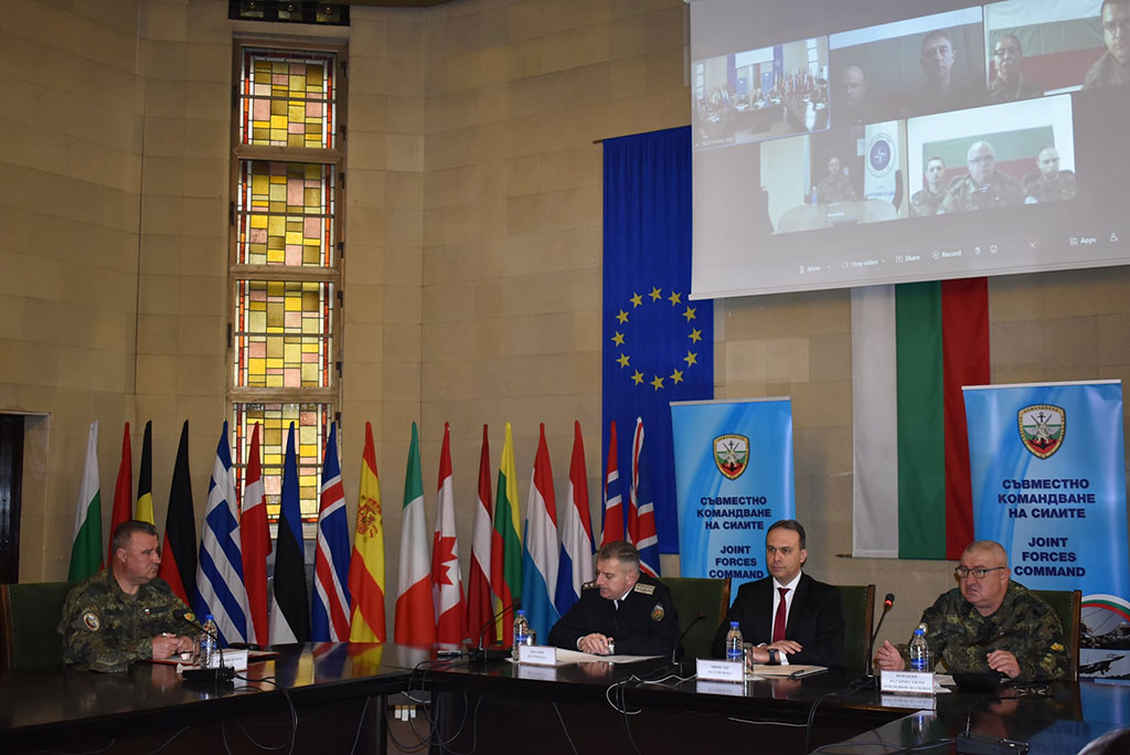 Министър Заков проведе конферентна връзка с военните ни контингенти в чужбина