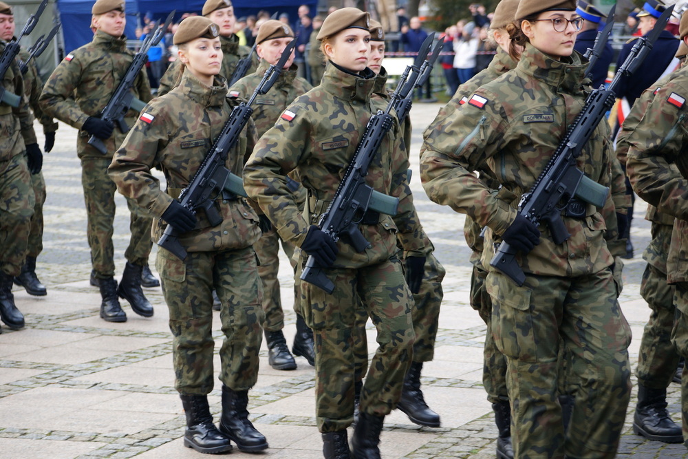 Полша ще предлага военно обучение за пощенски служители заради войната в Украйна