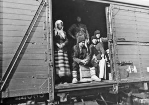Пристигане на преселници на гара Добрич, ноември 1940 г
