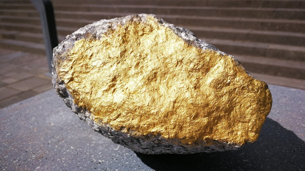 Австралийски златотърсач откри огромен къс самородно злато