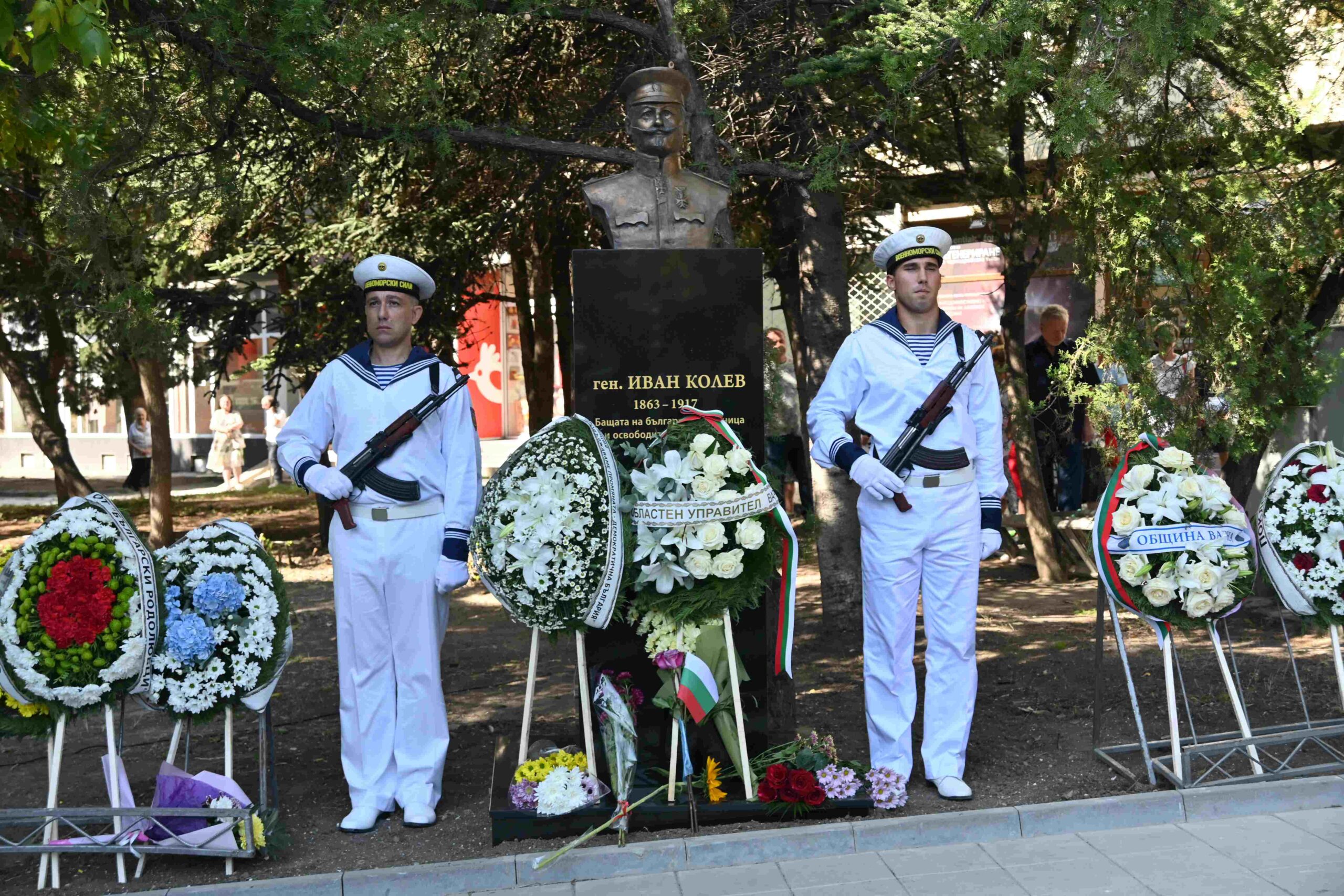 Паметник на генерал-лейтенант Иван Колев бе открит във Варна