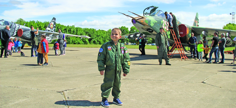 Как 5-годишният Никола стана „колега“ за пилотите от Безмер