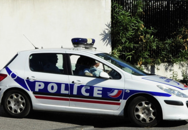 Затворник рани с нож двама надзиратели във Франция