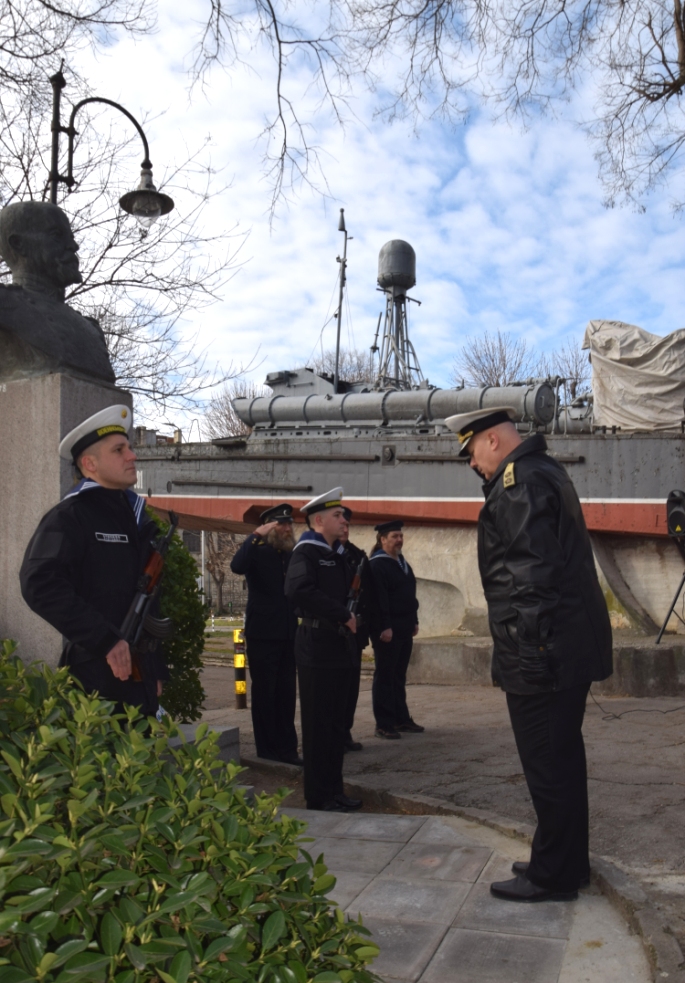 Военните моряци отбелязаха 155 години от рождението на капитан І ранг Димитър Добрев - armymedia.bg Военните моряци отбелязаха 155 години от рождението на капитан І ранг Димитър Добрев