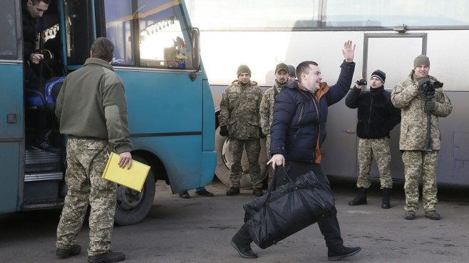 Украинската криза: Враждуващите страни размениха военнопленници