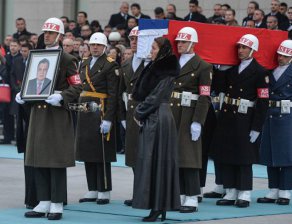 С държавни почести изпратиха в Русия убития в Турция посланик