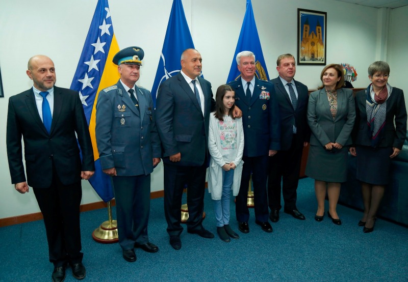 Борисов и Каракачанов във военната база „Бутмир“ – висока оценка за военнослужещите ни в Босна и Херцеговина