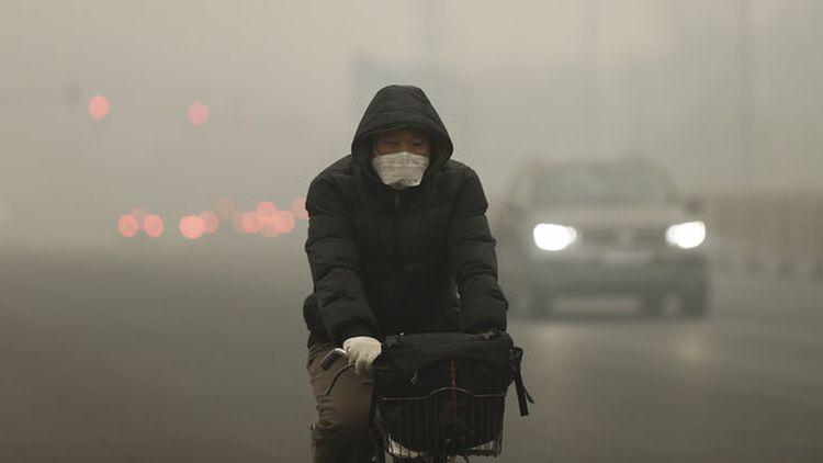 Вече шести ден отровен облак мори Пекин