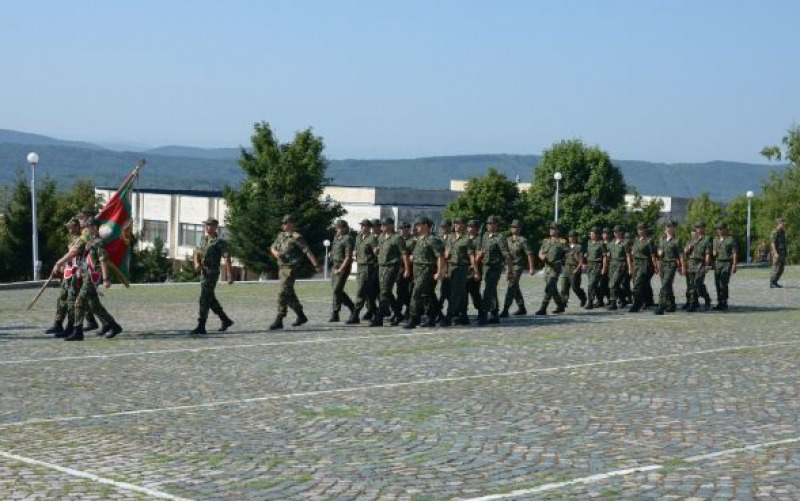 Студенти започват военна подготовка