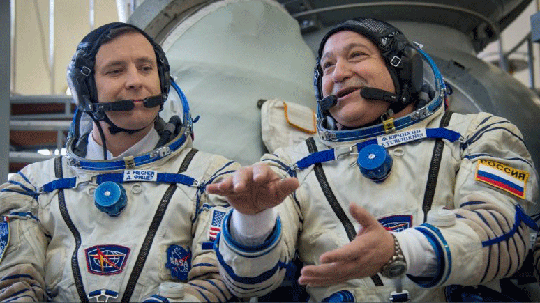 Совалка с американски и руски космонавти излетя в Космоса