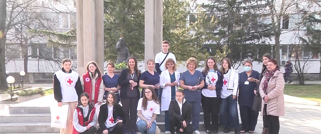 БЧК зарадва с мартеници пациенти и медици от Военномедицинска академия