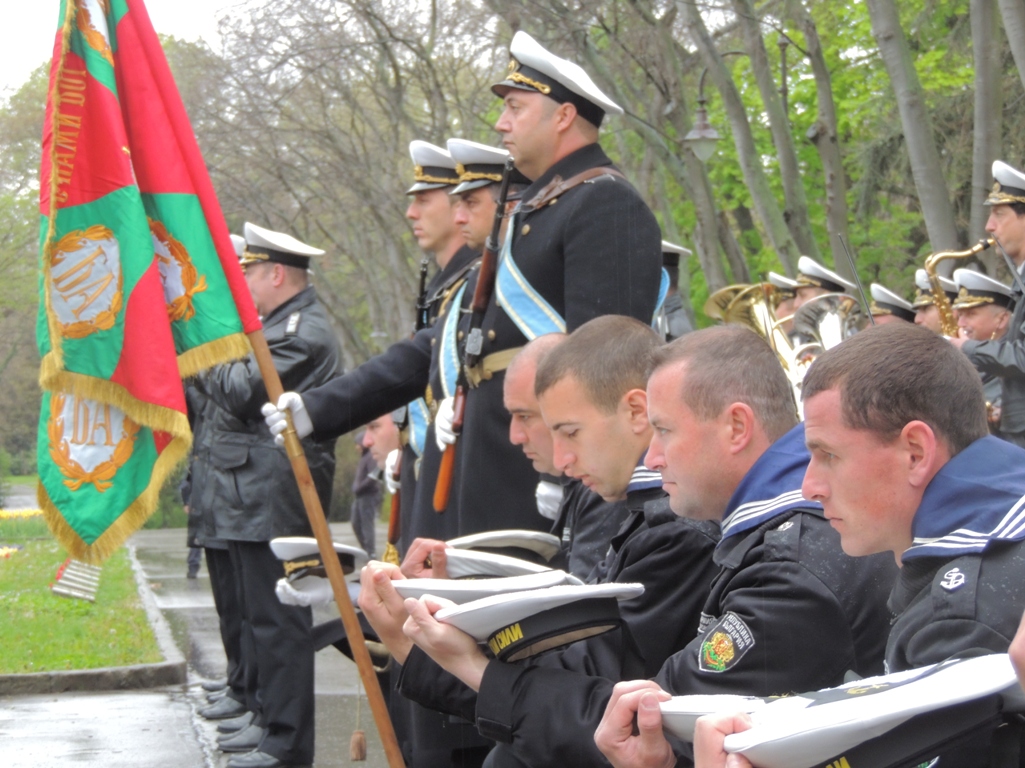 141 години от Априлското въстание – Военните моряци се поклониха пред подвига на героите