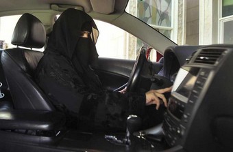 Историческо решение – жените в Саудитска Арабия получиха право да шофират