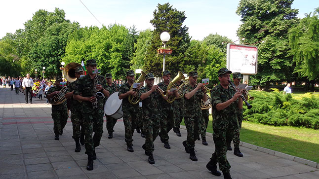 Воини честваха 24 май в Белене