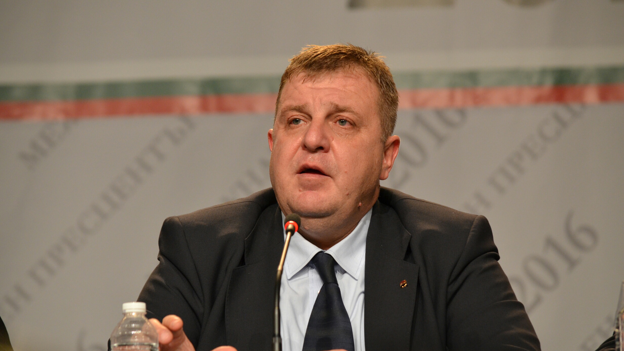 Историкът – министър Красимир Каракачанов влиза в МО