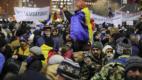 Окървавиха протеста в Румъния