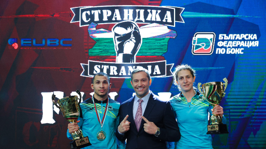 Радослав Росенов и Светлана Каменова са носители на Купа „Странджа“