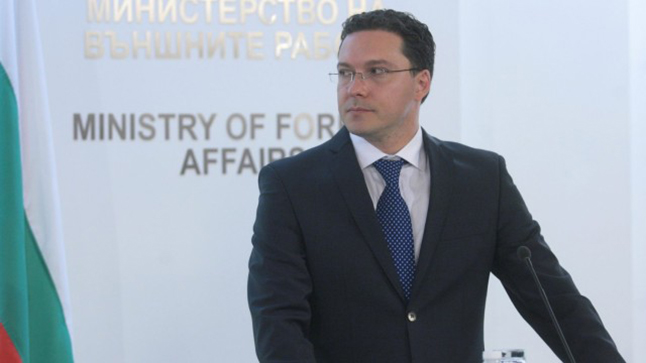 Министър Даниел Митов: Не изнасяме оръжие за Сирия!