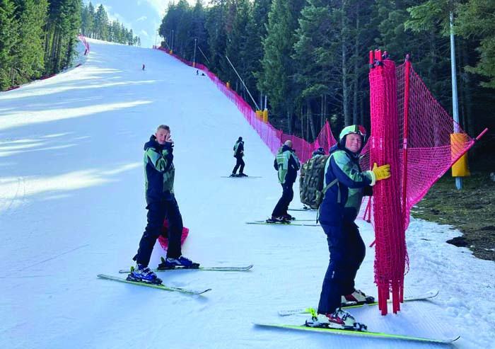 110 състезатели на военното първенство по ски в Боровец