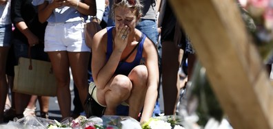 Година след атаката в Ница – Франция оплаква жертвите на терора