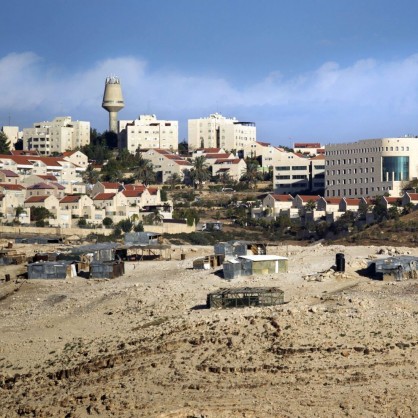 Израелската армия разчиства незаконни селища