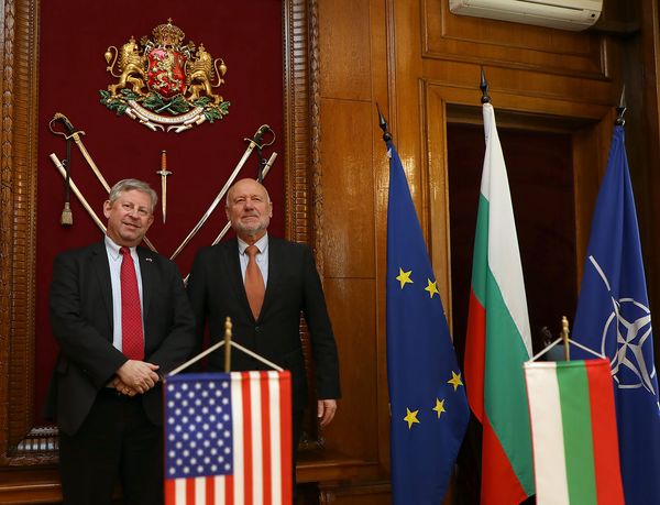 Министърът на отбраната Тодор Тагарев се срещна с директора на Агенцията за сътрудничество в областта на отбраната и сигурността на САЩ Джеймс Хърш