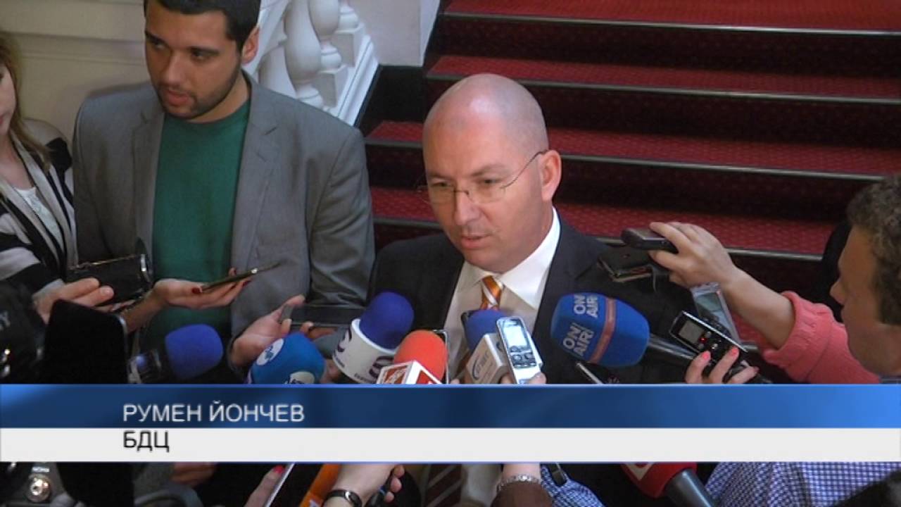 Първанов стартира предизборни совалки в Народното събрание