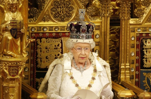 Великобритания празнува „Сапфиреният” юбилей от възкачването на Елизабет II на престола