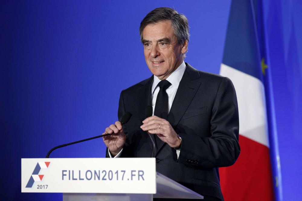 С призив избирателите да игнорират скандала, продължава президентската кампания във Франция