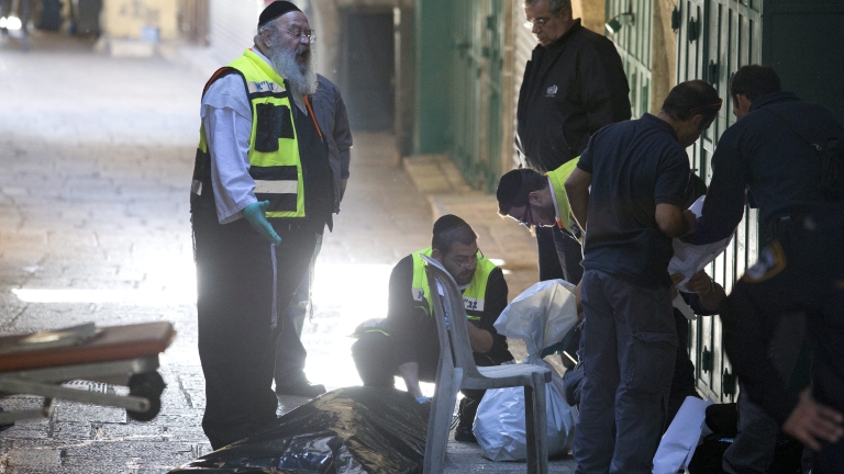 Двама убити и един ранен при стрелба в Йерусалим