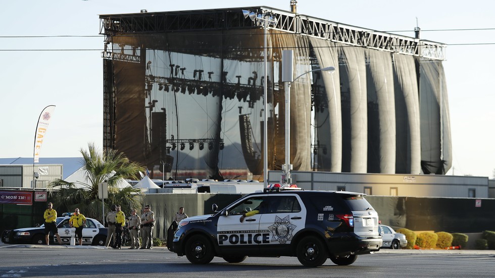 Полицията продължава да търси мотивите за трагедията в Лас Вегас