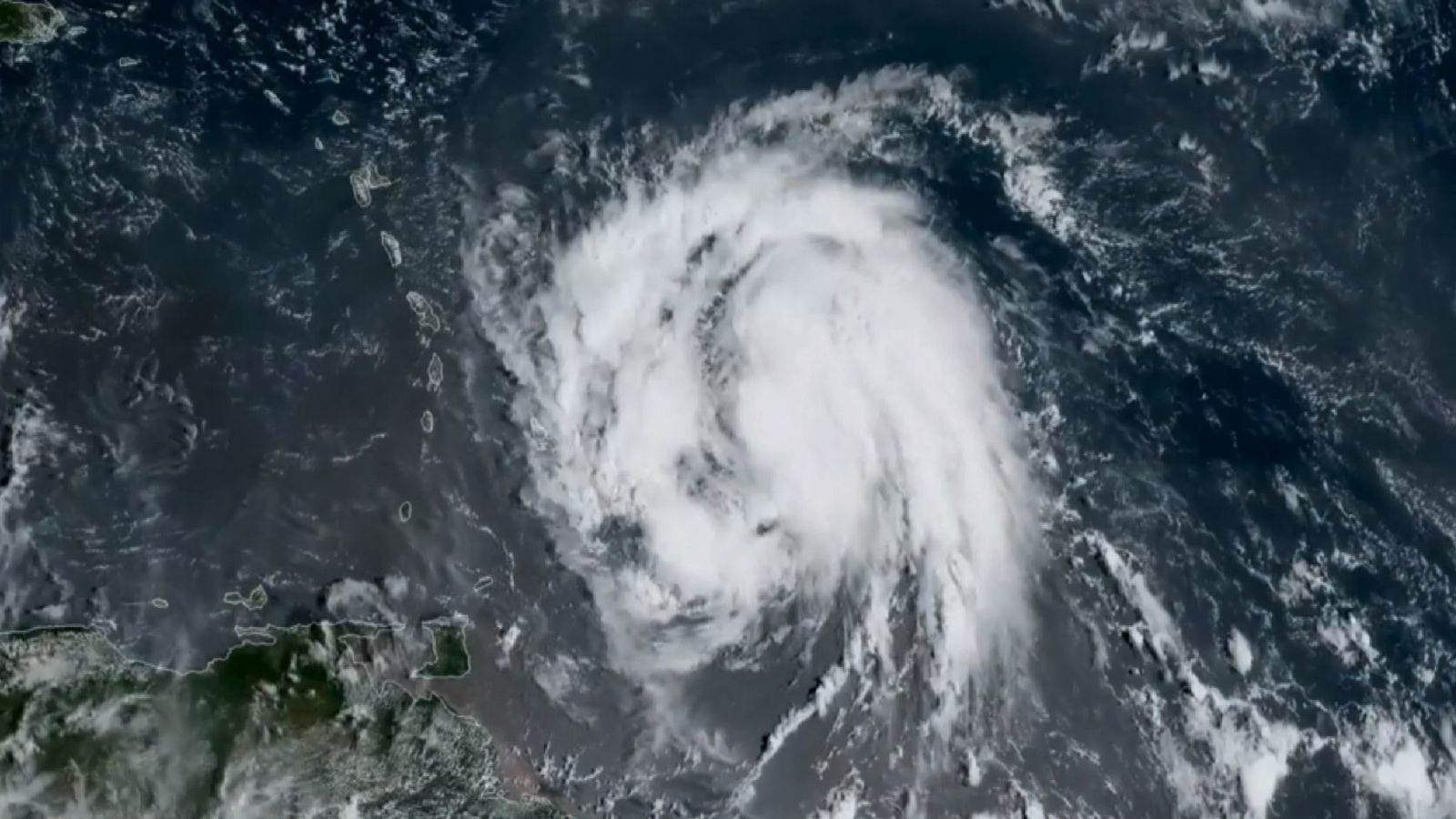 Нов ураган от 5 категория вилнее на Карибите