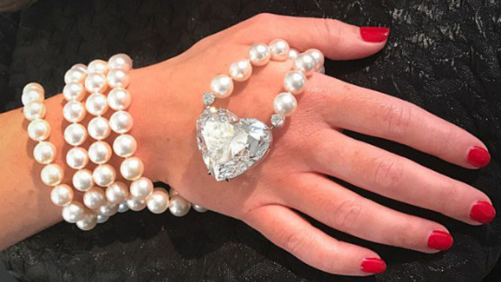 Предлагат на търг в Женева най-големия диамант с форма на сърце