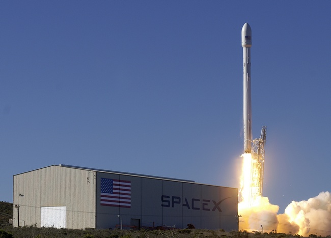 Нов секретен сателит на САЩ – в орбита го изведе частната „SpaceX”