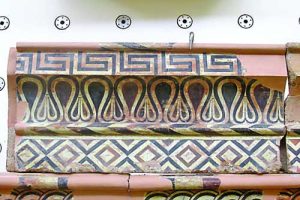 Добре запазен елемент от украсата на древна сграда