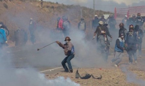 В Боливия стачкуващи миньори убиха зам.-министър