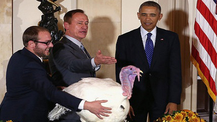 В деня на благодарността в САЩ – Тръмп призова за единство, Обама пощади последната си пуйка