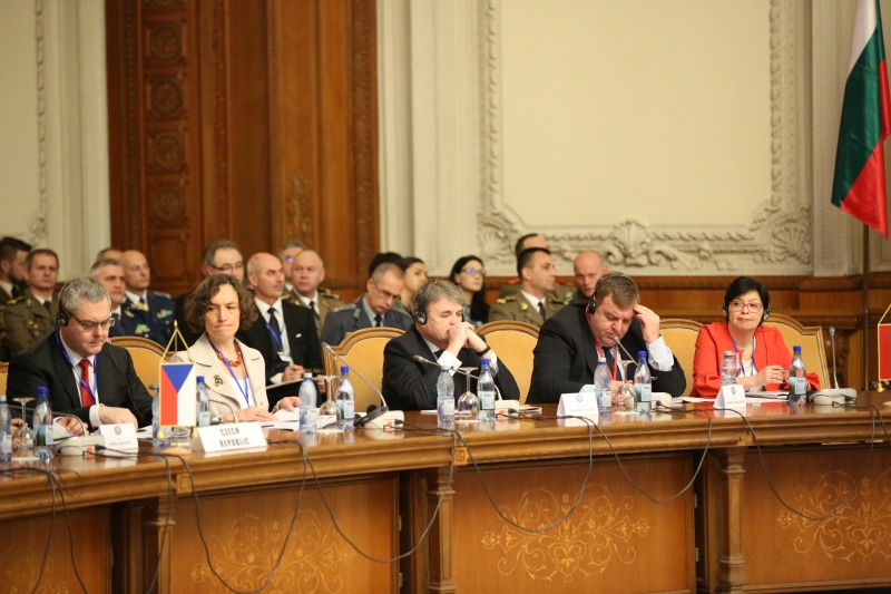 Красимир Каракачанов пред 9 натовски министри настоя за интеграцията на Западните Балкани и в НАТО