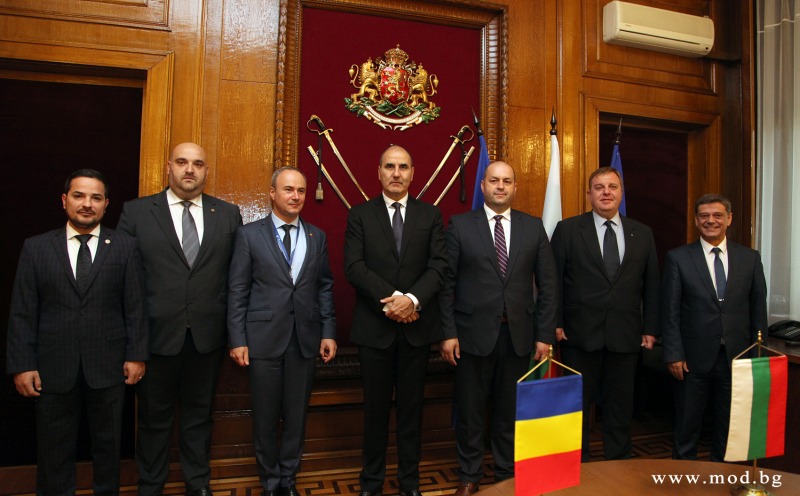 Министърът на отбраната Красимир Каракачанов се срещна с румънски парламентаристи