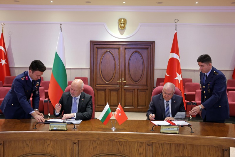 Министър Тагарев при посещението си в Анкара: Имаме отлични добросъседски отношения и сътрудничество в рамките на НАТО