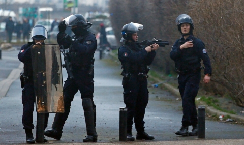 Осуетен атентат във Франция – арестуваха трима души, заподозрени в тероризъм
