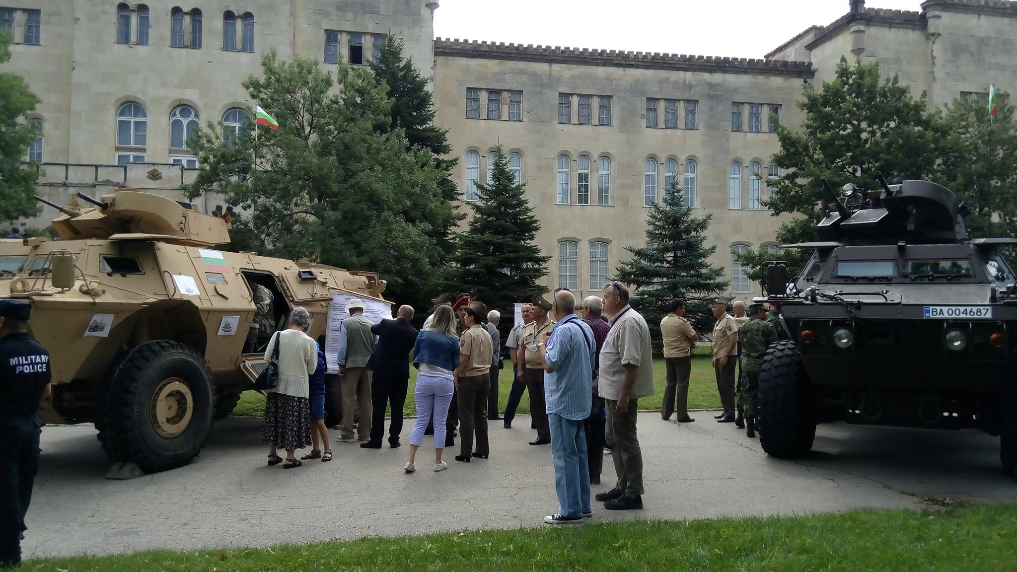 Българска и американска военна техника беше представена във Военна академия
