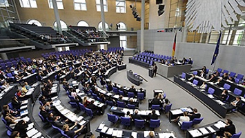 Германски парламентарни експерти са на мнение, че международното право позволява разполагането на сухопътни войски на държава от НАТО в Украйна