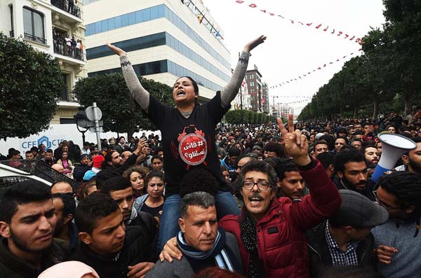 Протестите в Тунис ескалираха в насилие