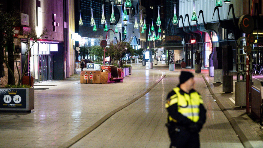 Полицията в нидерландския град Еде задържа мъж пред нощния клуб, в който бяха взети заложници