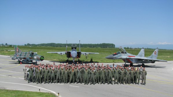 Пилотите от „Граф Игнатиево“ възобновяват полетите си от понеделник