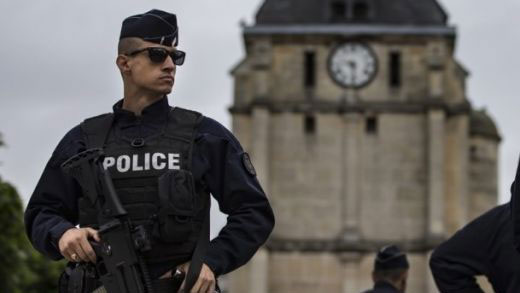 Осуетен атентат във Франция – полицията задържа три жени симпатизиращи на ИДИЛ