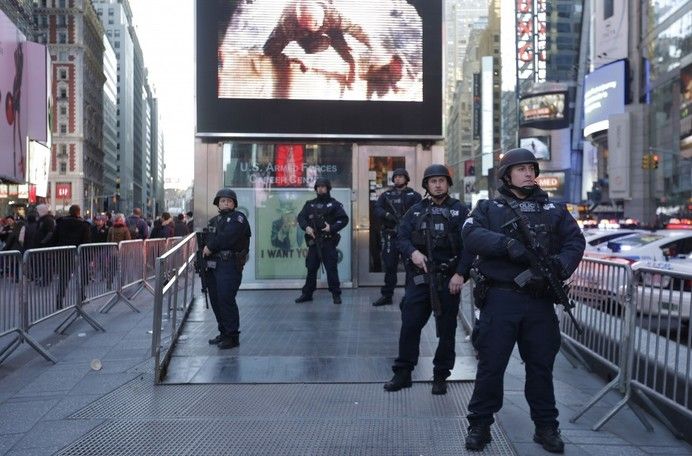 В Ню Йорк посрещат Нова година под засилени мерки за сигурност